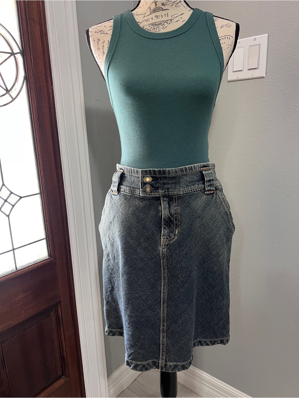GAP Vintage Y2K 2004 Dark Wash Denim Skirt High Waist Double Button Size 8